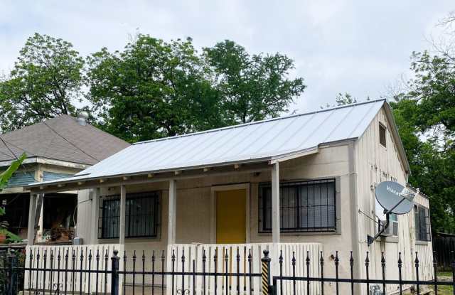 1517 EL PASO | Charming 1-Bedroom Home in Avenida Guadalupe