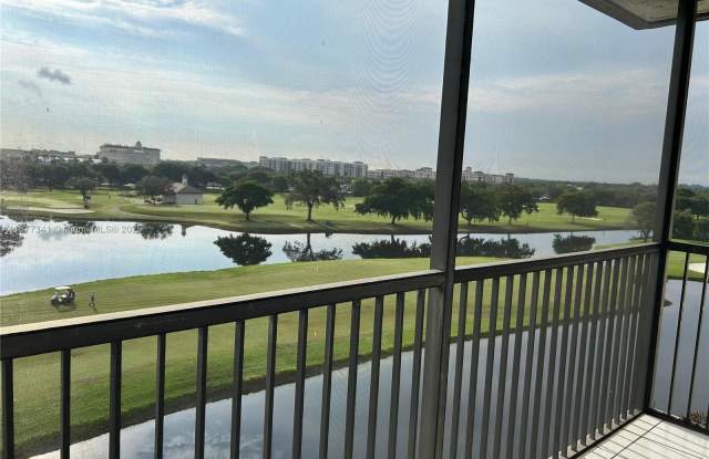 3100 W Rolling Hills Cir