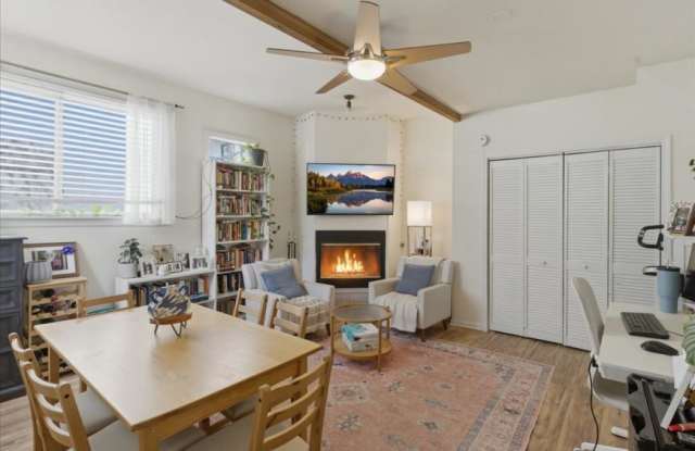 3144 North Southport