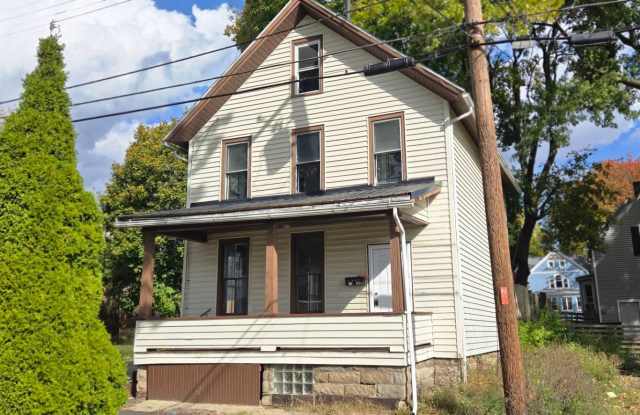 Photo of Charming 4-Bedroom Property in Prime Location (SECTION 8 VOUCHERS ACCEPTED)