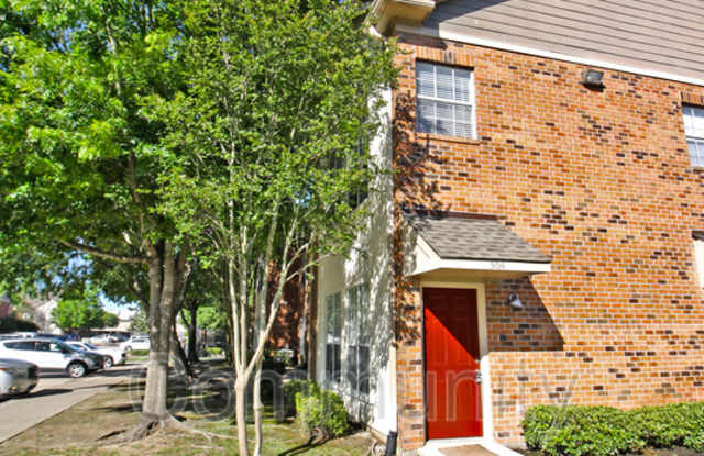 710 E Boyd Dr