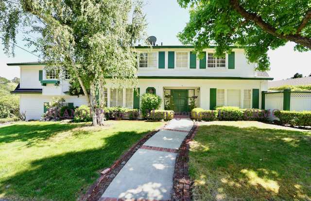 49 Dominican Dr