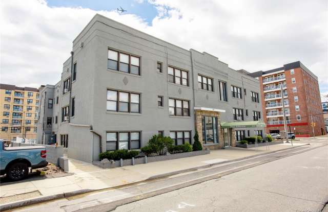 302 E Broadway unit: 1E