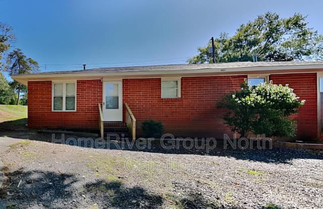 405 Summit St - 405 Summit Street, Madison, NC 27025