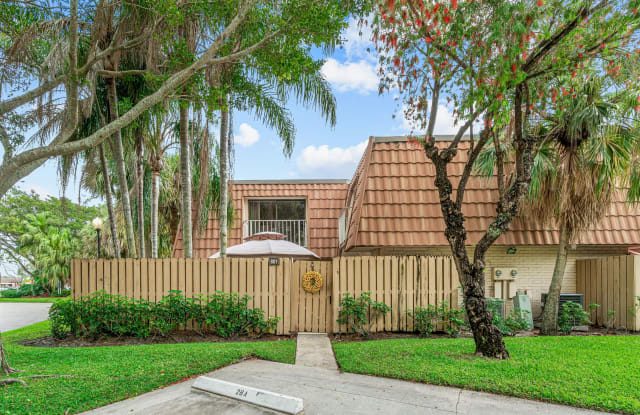 801 Blue Ridge Circle - 801 Blue Ridge Circle, West Palm Beach, FL 33409