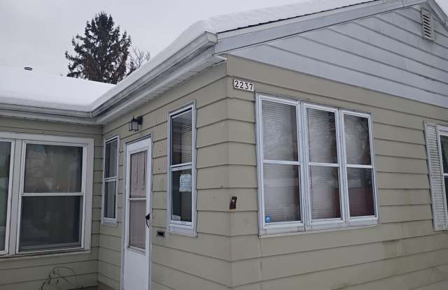 2237 W. Rohr Avenue, Milwaukee - 3 Bedroom House
