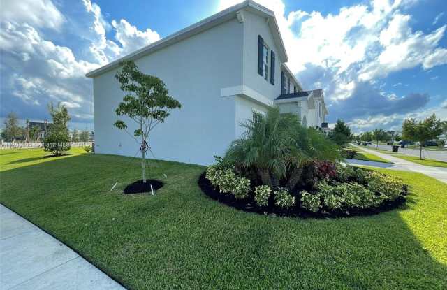 11026 NW Pondside Ln