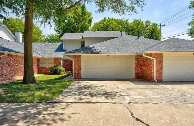Beautiful 3bed/3bath Townhome Available in Westside Norman!!
