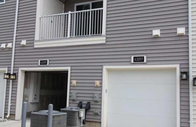 43197 MONGOLD Square