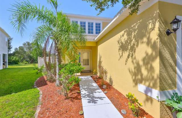 7902 CARRIAGE POINTE DRIVE