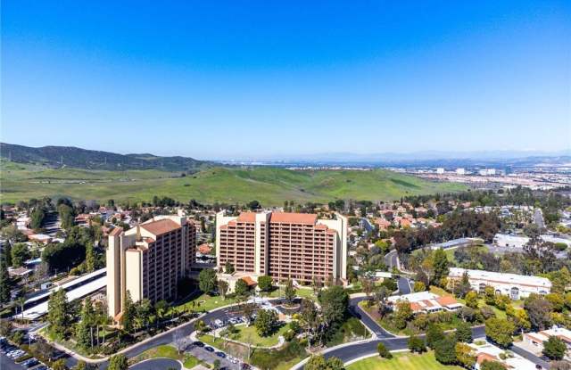 24055 Paseo Del Lago