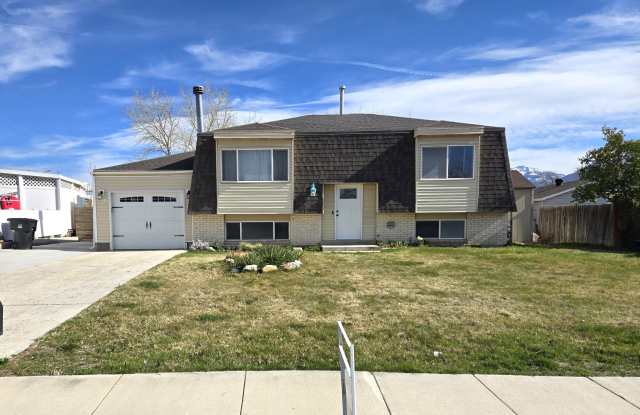 933 East Violet Circle