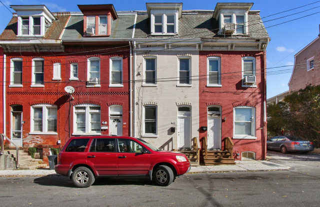 Spacious 5 Bedroom, 1 Bath Home!