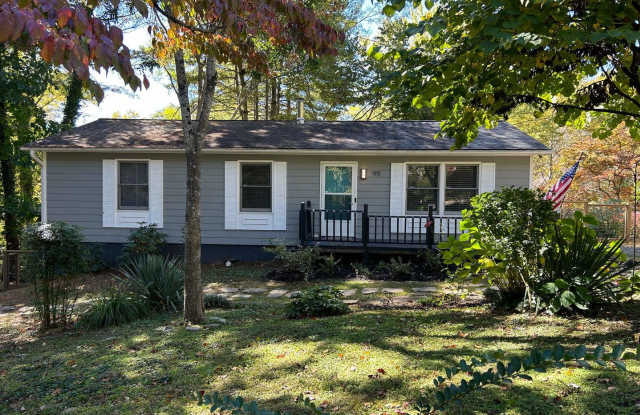 Kenilworth - Adorable 2 Bedroom House with great yard! - 95 Kirkman Road, Asheville, NC 28805