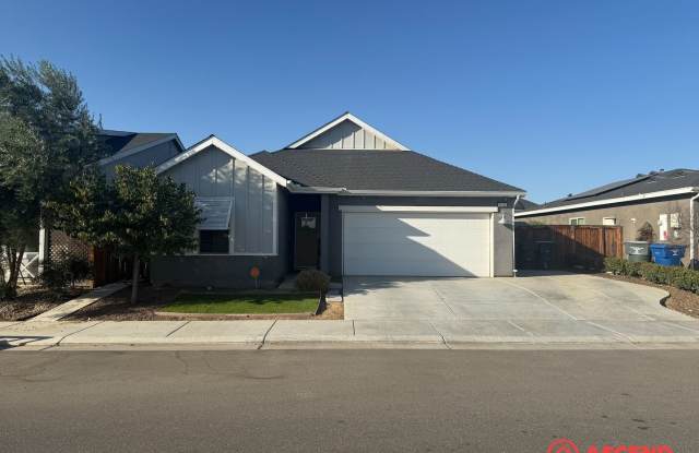 Photo of Beautiful home located in the heart of Shafter!
