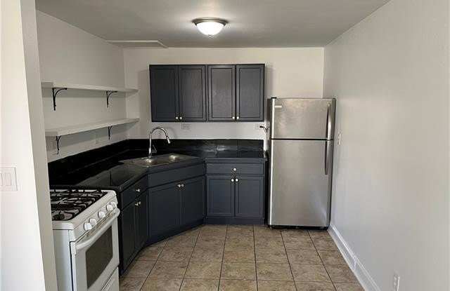 Photo of 305 N HULLEN Street