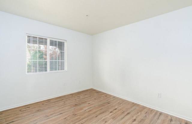 Twin Palm Apartments