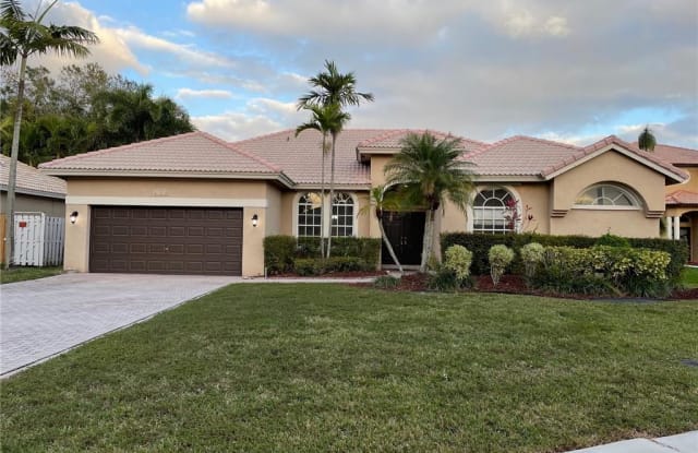 6732 Mariposa Cir - 6732 Mariposa Cir E, Pembroke Pines, FL 33331