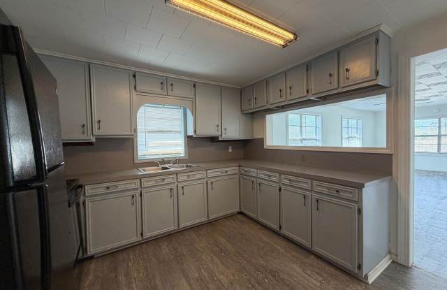 Spacious yard-3/2 available now!