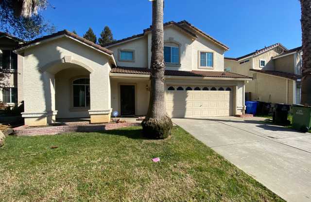 Spacious Home with a Pool  Hot Tub!