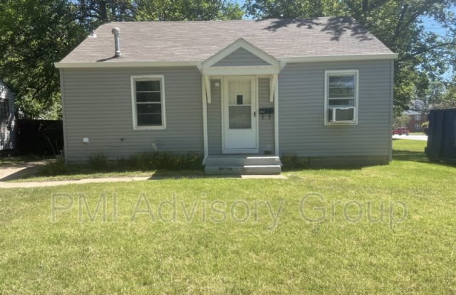 2040 SW Medford Ave - 2040 Southwest Medford Avenue, Topeka, KS 66604