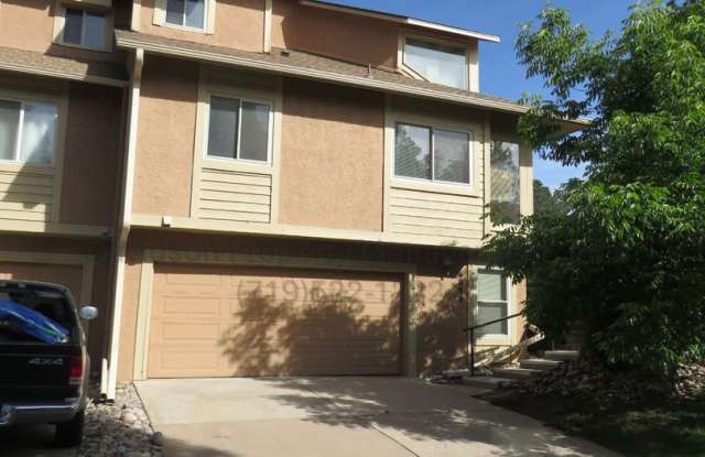 Photo of Charming 3-Bedroom Townhouse in Broadmoor Bluffs MOVE IN SPECIAL!!