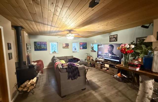 Photo of 3 bedroom / Home in North Pole / Pet friendly!