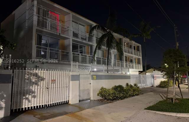 450 SW 3rd St