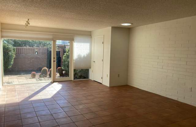 1331 S Desert Meadows Cir