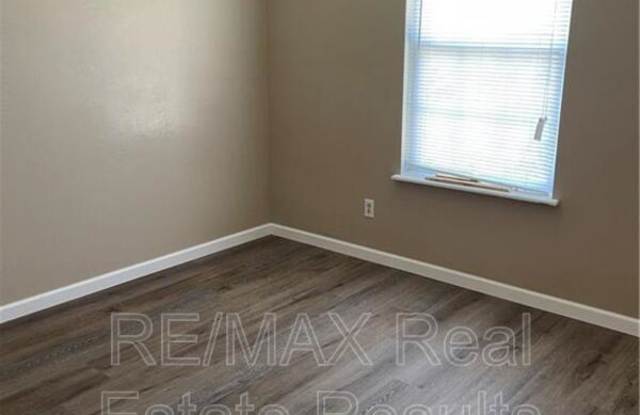 1810 W Twin Springs St