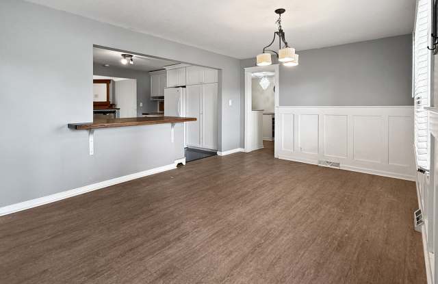 5325 W Smith Valley Road