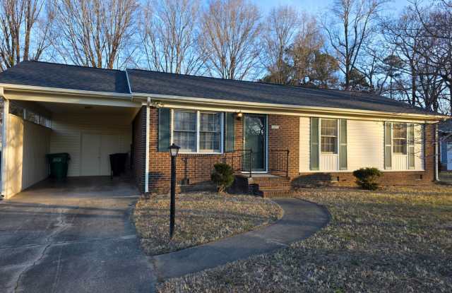 Photo of 3 BR with Den  Carport!