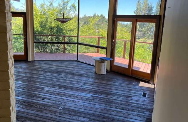 Beautiful 4 Bed / 4 Bath Home with Private Pool in Prestigious La Cañada