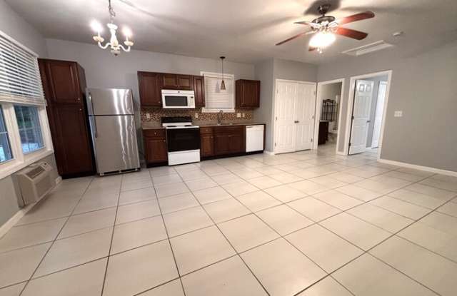 961 Robertson Street