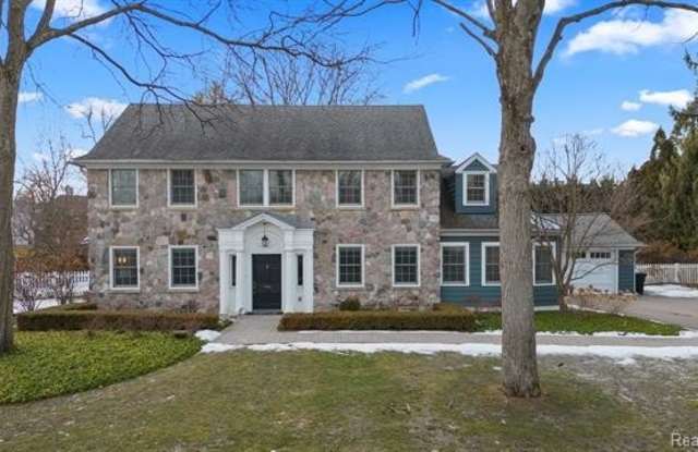 1211 WILLOW Lane