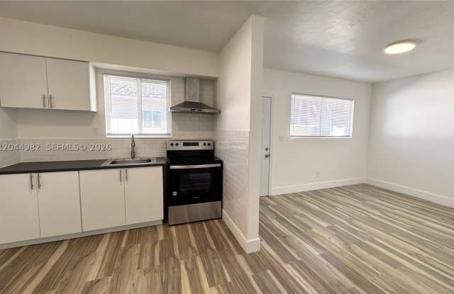 120 NE 55th St