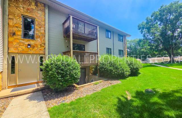 Summer Leasing Special: Lease this home for $995/month 2 Bed, 2 Bath Condo with Pool Access in Clive