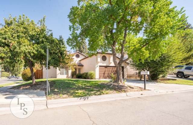 Photo of North Fresno Home in CUSD, 3BR/2BA, Beautiful Updates - Lots of Amenities!