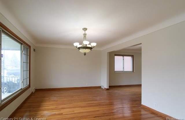 7628 W MORROW Circle