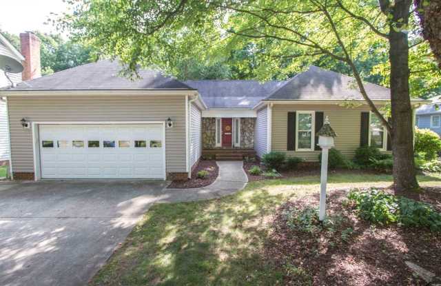 3 bedroom home - great backyard - Lake Jeanette