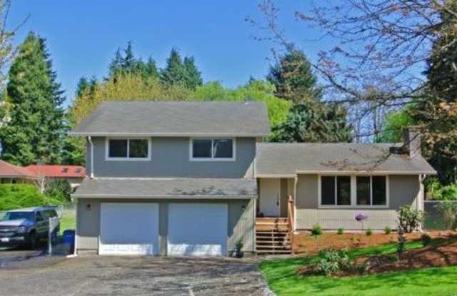 Large Pet Friendly Home with a spacious yard in Felida! - 11201 Northwest 16th Avenue, Salmon Creek, WA 98685