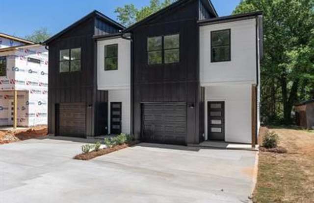 Photo of 3/2.5 Townhome Centrally Located in Greenville!