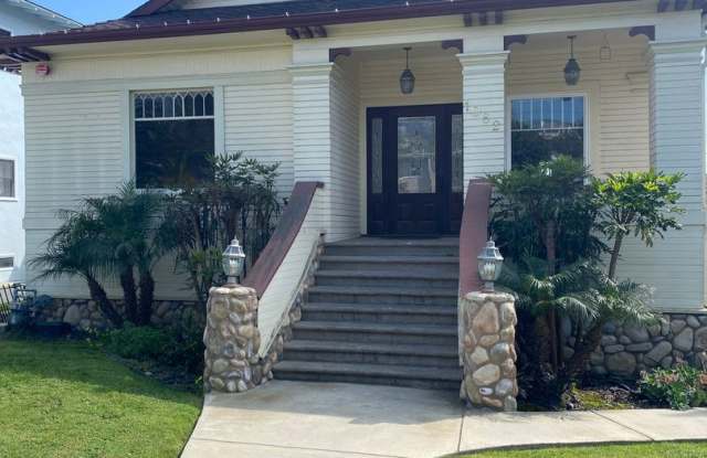 Updated Downtown Classic - 1082 East Santa Clara Street, Ventura, CA 93001