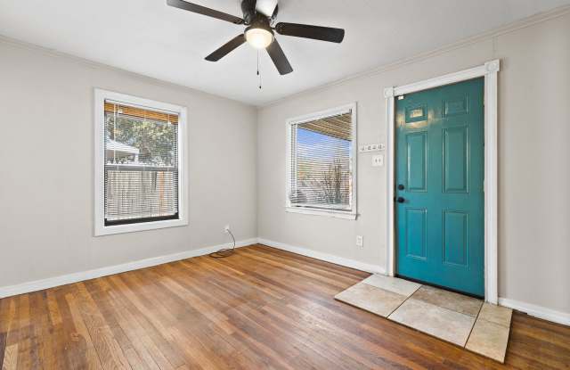 NOW AVAILABE 3 BED 1 BATH NEAR TEXAS TECH AND MEDICAL FIELD