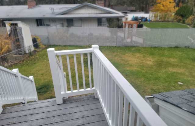 2010-12 S. Woodlawn Rd