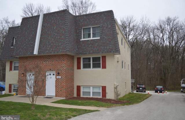 143 MEADOWBROOK LN #B