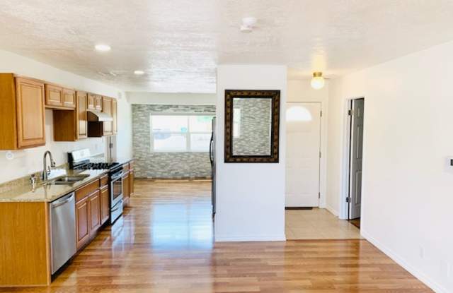 Spacious Home Located in Rio Rancho - 382 Western Hills Drive Southeast, Rio Rancho, NM 87124