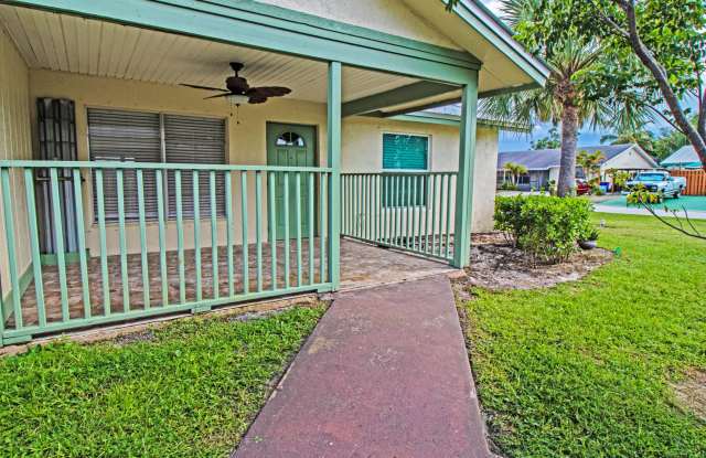 8757 SE Hobe Ridge Avenue