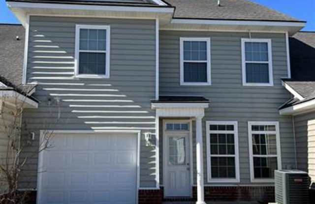 3 Bed/ 2.5 Bath Home very close to Fort Stewart gate seven!!