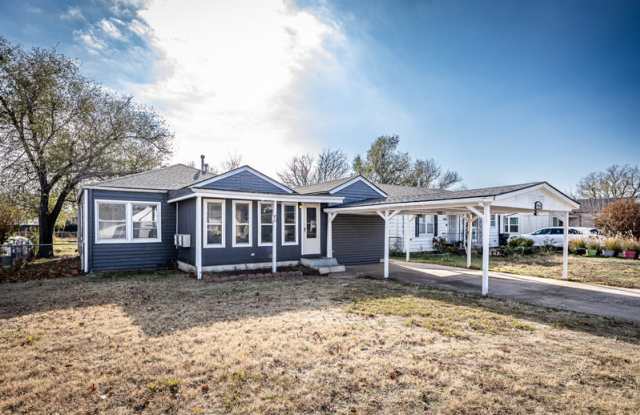 Photo of 1904 Northwest Lake Avenue